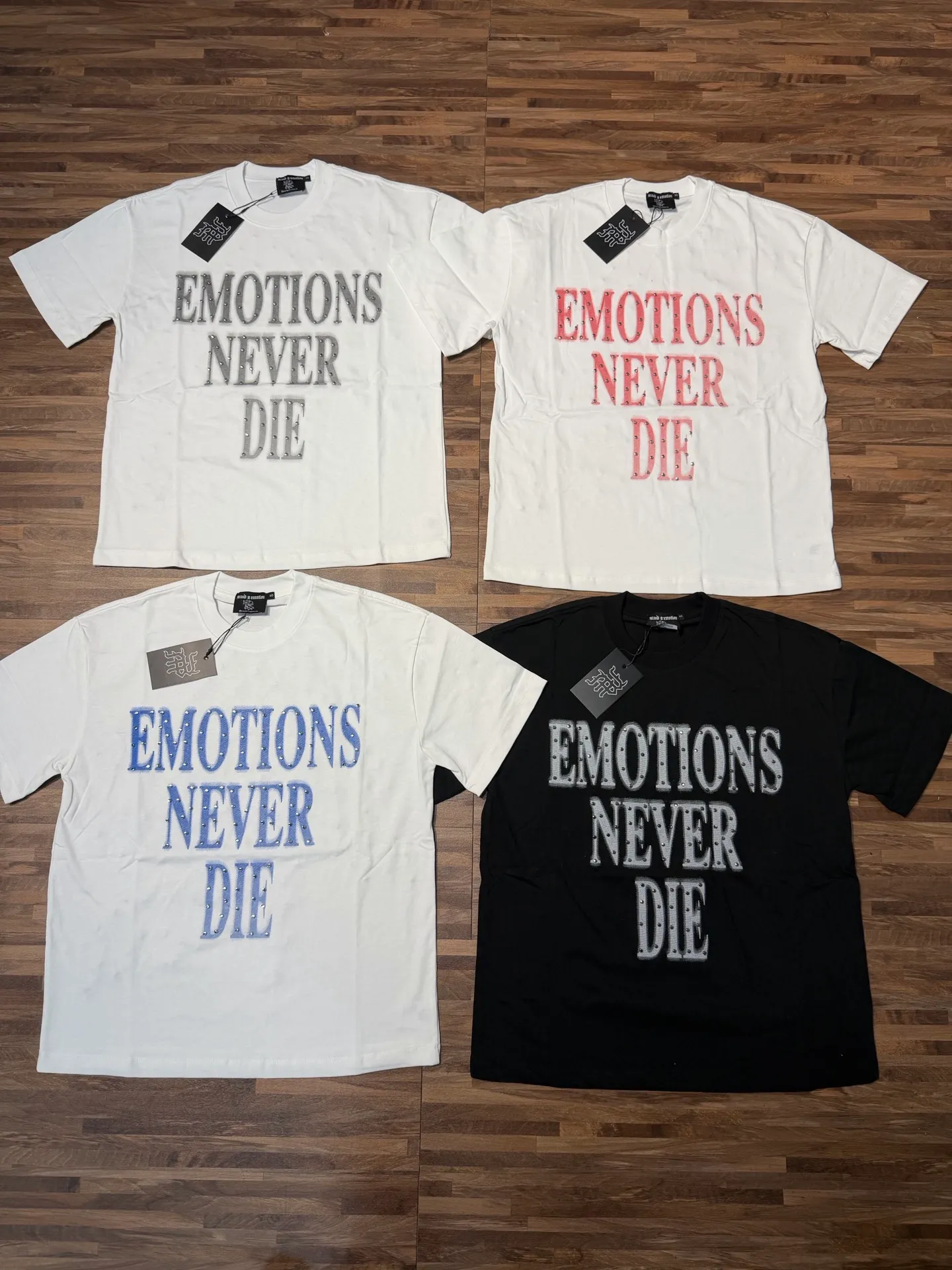 E 8125#White-Black White-Red White-Blue Black｜ MIXED EMOTION In Stock Actual shot/front + back (computer numerical control beads) American fashion brand loose casual T-shirt Fabric (fabric): 32 counts Weight combed double yarn pure cotton Sizes (size): S-M L
